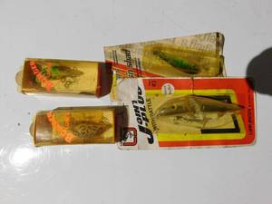 lot 193 image: 4 fishing lures in original packages