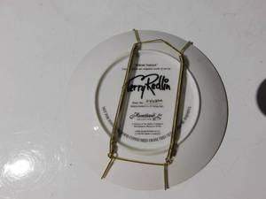 lot 194 image: Terry Redlin Heartland collection plate