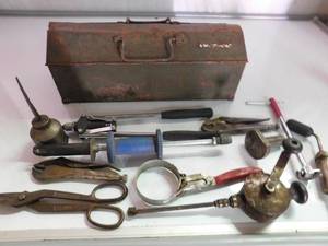 lot 201 image: Metal tool box of tools