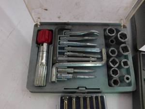 lot 206 image: Hole saw kit, socket sets and percision screw driver set