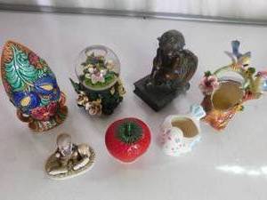 lot 210 image: Ceramics