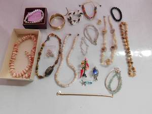 lot 219 image: Flat of jewelery