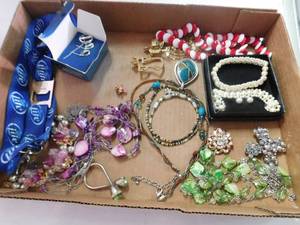 lot 225 image: Flat of jewelery