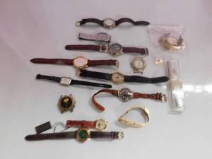 lot 227 image: Box of mens watches