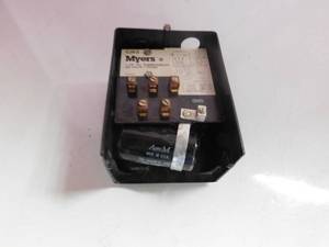 lot 232 image: pressure control pressure box