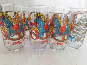 lot 239 image: 8) 1984 pepsi glasses, 4 Mcdonalds camp Snoopy glasses, 1993 Mcdonalds Flinstone cups, 1 Arbys Ice age glass