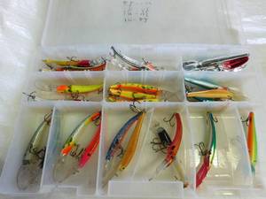 lot 171 image: Plastic tackle box with fishing lures