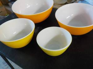 4 Pc Pyrex Bowl Set...