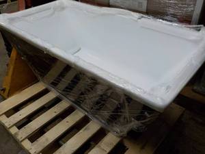 Fiberglass Bathtub- needs repair wi...