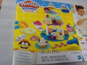 2 Play Doh Kitchen Creations...