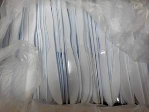 Case of 960 White Plastic Knives Di...