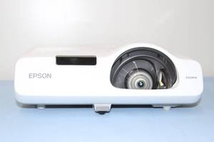 lot 45 image: Epson PowerLite 530 XGA 3LCD Short-Throw Video  Classroom - Business & Home Theater Projector System