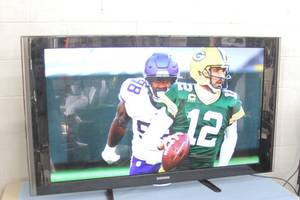 lot 62 image: Samsung LN-T5271F 52 1080p LCD HD 120Hz Auto Motion HDTV with Table Stand
