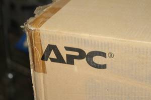 lot 131 image: APC Smart-UPS RT 3000VA 120V Rackmount 3U 6x NEMA 5-15R Battery Back-up  Uninterruptible Power Supply System