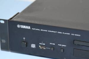 lot 148 image: Yamaha CD-S300 Single CD Disc Player with USB Port for iPod  iPhone