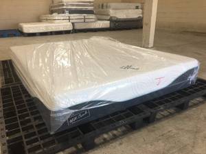 lot 5 image: Hailey Mattress 11 Hybrid Memory Foam Mill Creek Queen Mattress