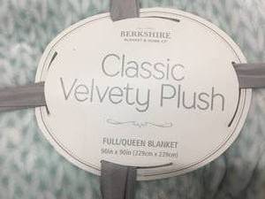 lot 42 image: Brand New Macys Berkshire Classic Velvety Plush FullQueen Blanket
