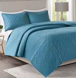 lot 18 image: Brand New Madison Park Linnette 3-Piece FullQueen Coverlet Set