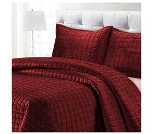lot 30 image: Brand New Tribeca Living Florence 3-Piece King Size Velvet Quilt Set