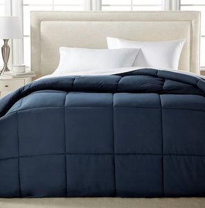 lot 32 image: Brand New Royal Luxe Lightweight Microfiber Down Alternative King Size Comforter