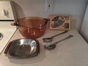 lot 85 image: Mid-Century Modern Kitchenware Collection-Corning Ware, Scandia & More