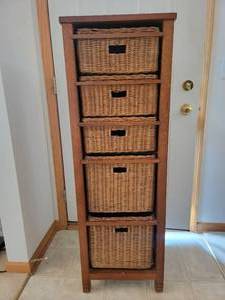 lot 02 image: Beautiful 5-Tier Wooden Shelf with Basket Storage