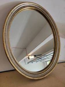 lot 14 image: Classic Victorian Mirror in Gilded Frame-  18 x 21.5