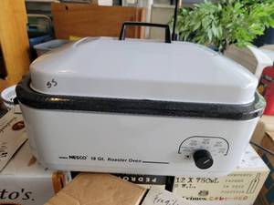 lot 19 image: Nesco 18 Quart Electric Roaster Oven