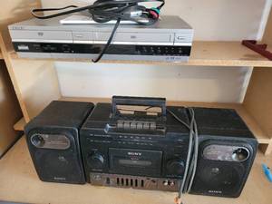 lot 29 image: Vintage Sony DVD Player & Boombox