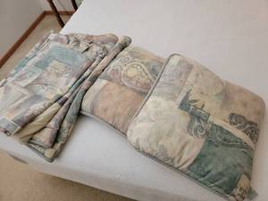 lot 39 image: Bedding Set