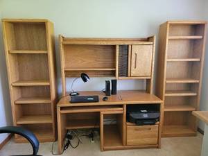 lot 92 image: Computer Desk With Bookshelves