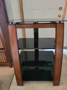 lot 43 image: Wooden Audio Rack 27x15x36