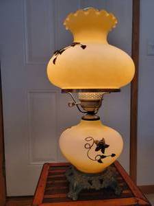lot 51 image: Vintage Hurricane Lamp