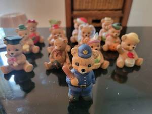 lot 67 image: Homco Bear Collection 13pc