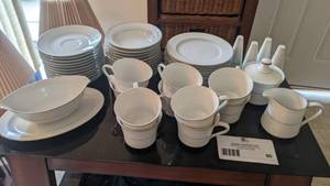 lot 80 image: Vintage Noritake China 52 Piece Dining Set 52pc