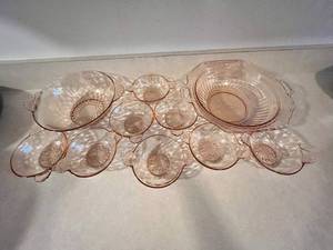 lot 77 image: Vintage Anchor Hocking Depression Glass Set 12pc