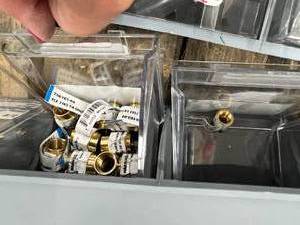 6 TRAY BIN ASSORTED BRASS FITTINGS