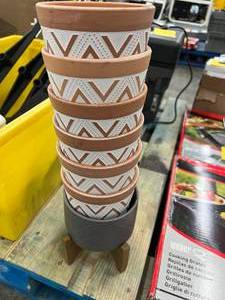 ASSORTED PLANT POTS