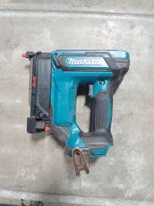 Makita XTP02 Nail Gun