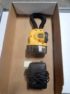 DeWalt DW919 Rechargeable Light