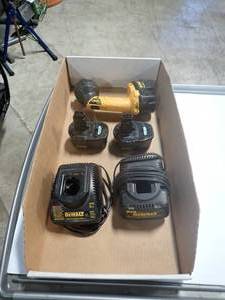 DeWalt DW906 Rechargeable Light  Includes 2 Chargers and 3 Batteries Total