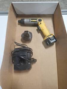 DeWalt DW920 Heavy Duty Cordless Screwdriver  Lot includes drill, 2 batteries and a battery charger