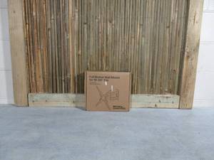 lot 29 image: Best Buy essentials - Full Motion TV Wall Mount for Most 1950 TVs - Black