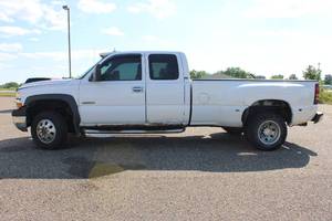 lot 3L image: 2001 Chevrolet Silverado 3500 LT - 4X4