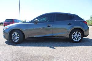 lot 4A image: 2017 Mazda Mazda3 Sport - 2 OWNERS