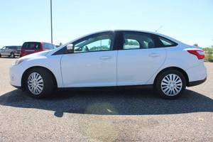 lot 10T image: 2012 Ford Focus SE - 2 OWNERS