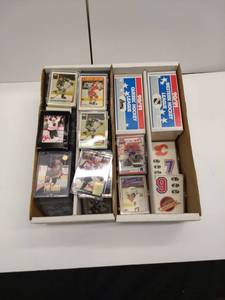 lot 7 image: Large Assortment of NHL Hockey Cards (Stars, Rookies and Commons)