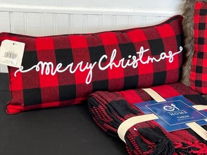 New Beautiful Holiday Plaid Decor Plaid Throw Pillows and Coordinating Throw Blanket