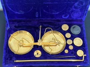 Vintage Metal Scale in Velvet Lined Case