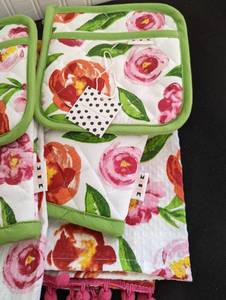 New Floral Aprons and PotholderTowel Sets